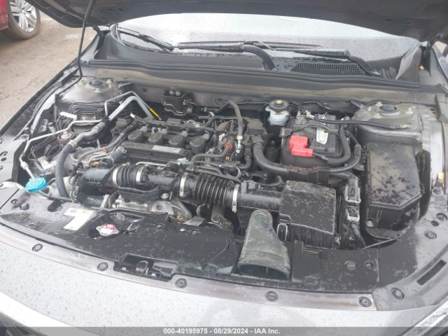 Photo 9 VIN: 1HGCV1F5XJA012256 - HONDA ACCORD 