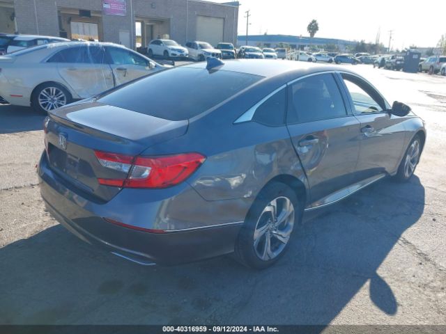 Photo 3 VIN: 1HGCV1F5XJA055804 - HONDA ACCORD 