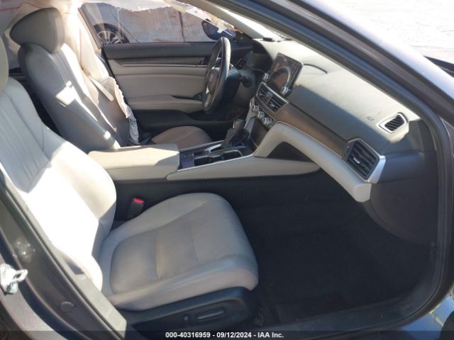 Photo 4 VIN: 1HGCV1F5XJA055804 - HONDA ACCORD 