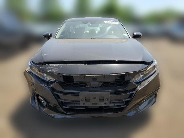 Photo 4 VIN: 1HGCV1F5XJA114737 - HONDA ACCORD 