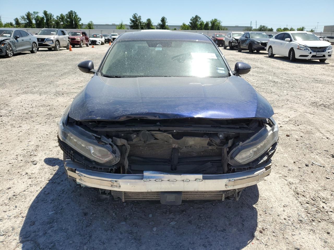 Photo 4 VIN: 1HGCV1F5XJA163484 - HONDA ACCORD 