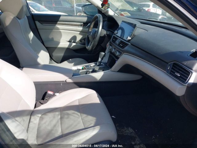 Photo 4 VIN: 1HGCV1F5XJA225420 - HONDA ACCORD 