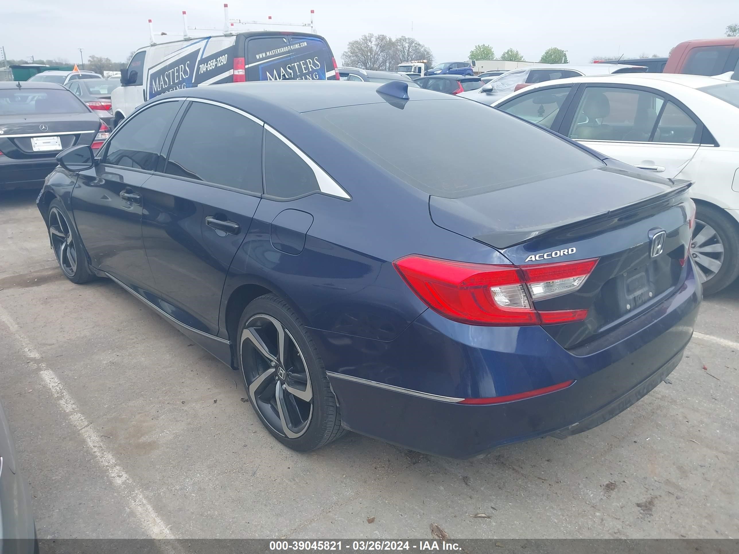 Photo 2 VIN: 1HGCV1F68JA093136 - HONDA ACCORD 