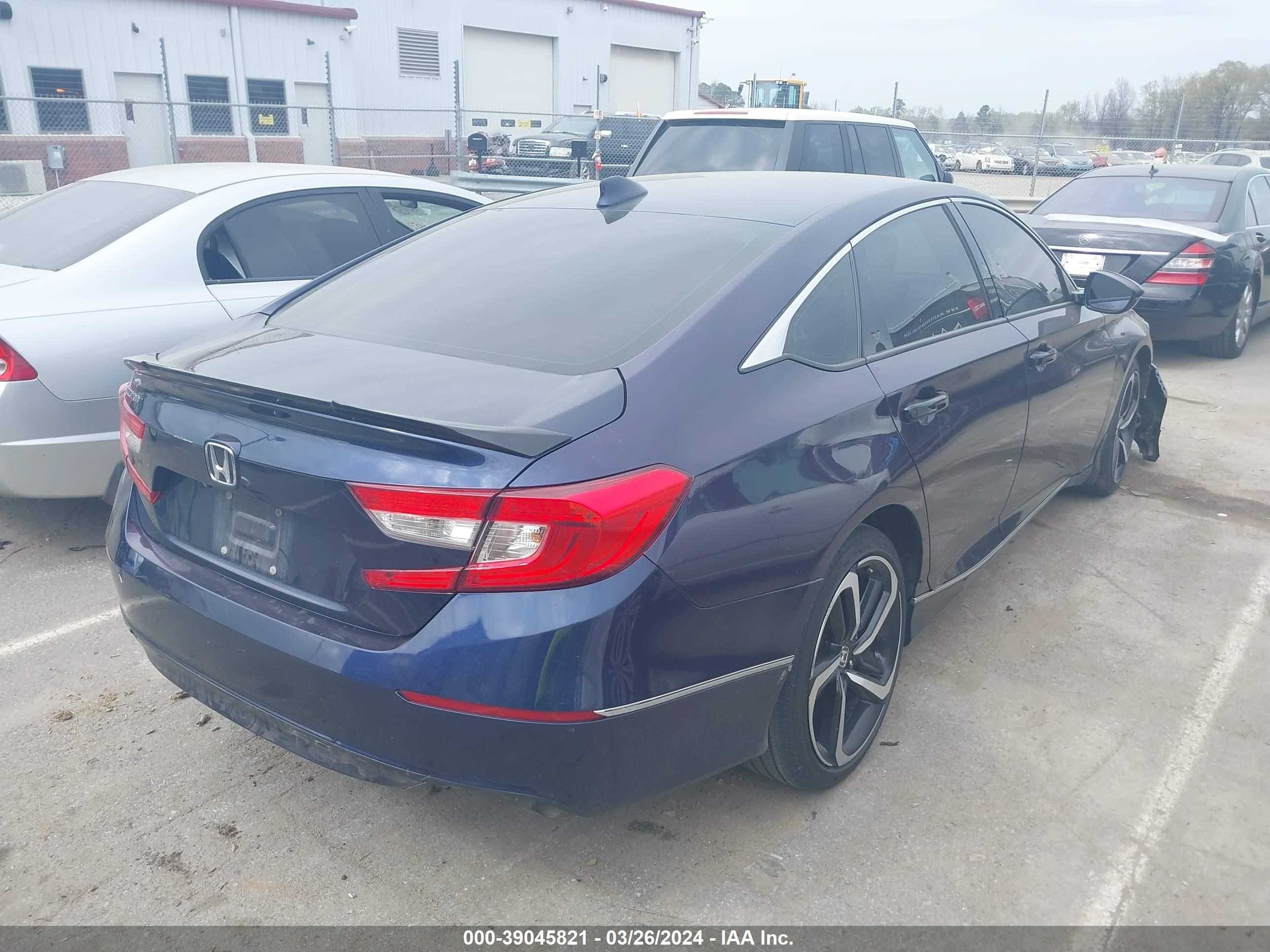 Photo 3 VIN: 1HGCV1F68JA093136 - HONDA ACCORD 