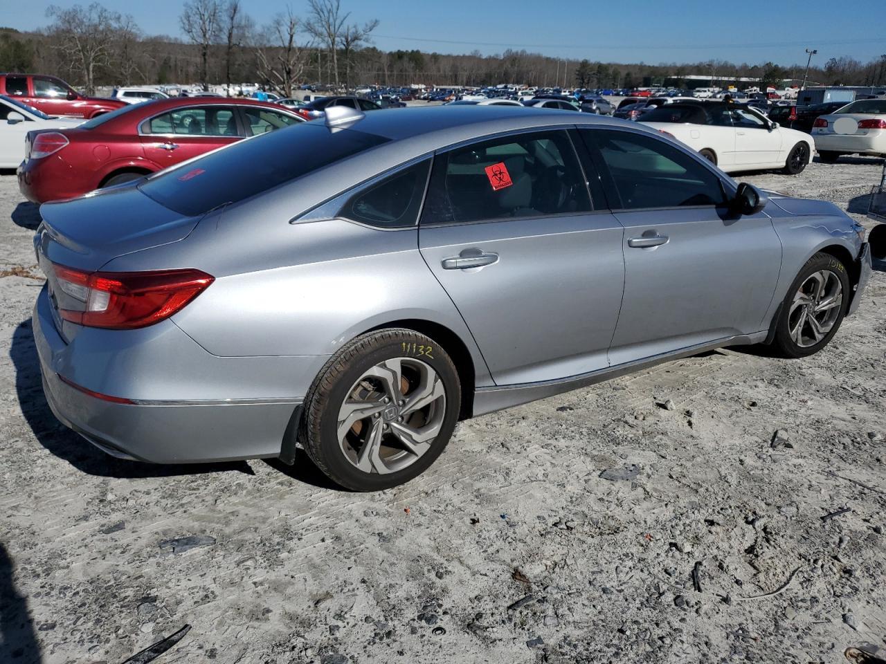 Photo 2 VIN: 1HGCV1F69JA135801 - HONDA ACCORD 