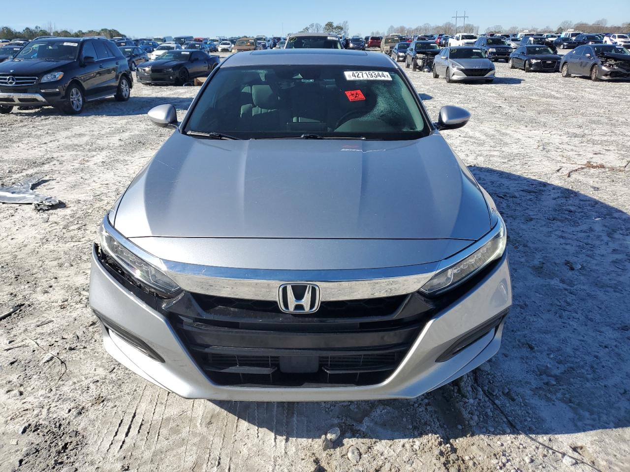 Photo 4 VIN: 1HGCV1F69JA135801 - HONDA ACCORD 