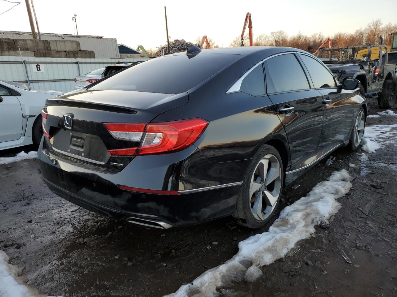 Photo 2 VIN: 1HGCV1F90JA120677 - HONDA ACCORD 