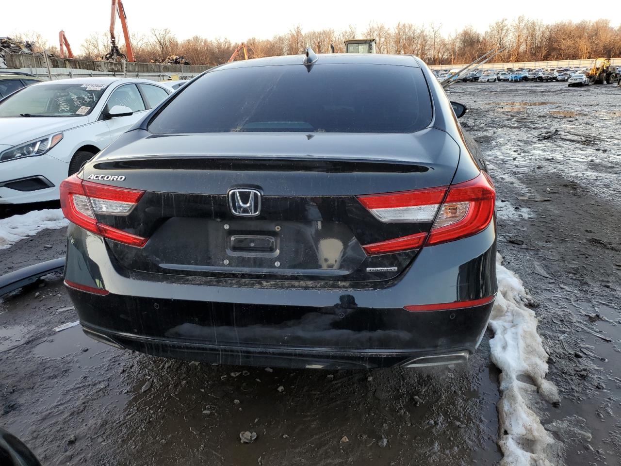 Photo 5 VIN: 1HGCV1F90JA120677 - HONDA ACCORD 