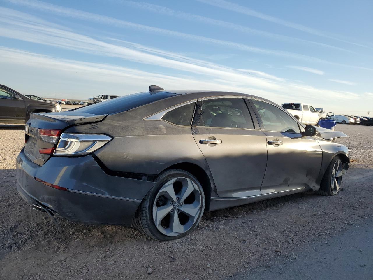 Photo 2 VIN: 1HGCV1F91JA072820 - HONDA ACCORD 