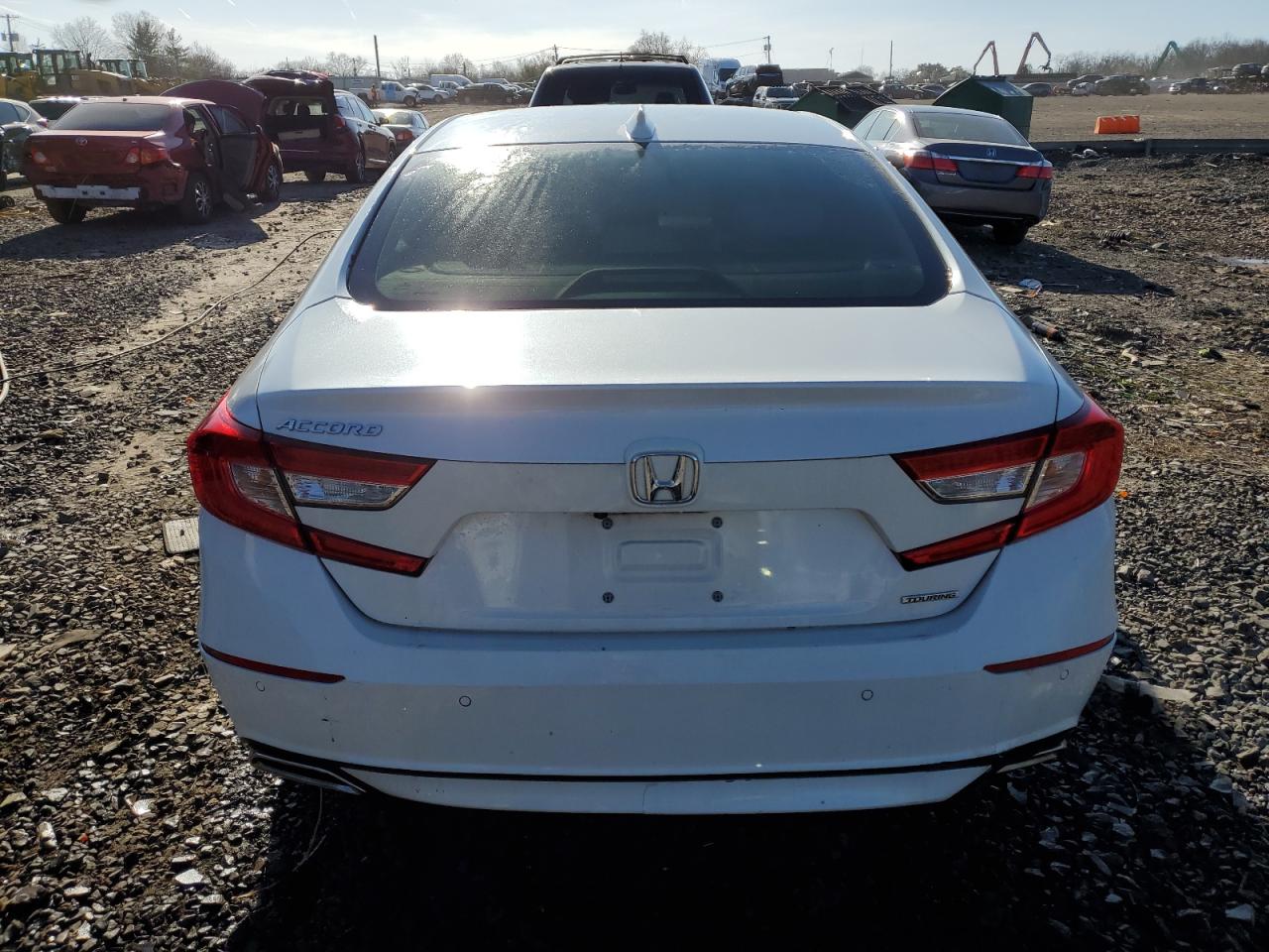 Photo 5 VIN: 1HGCV1F92JA004137 - HONDA ACCORD 