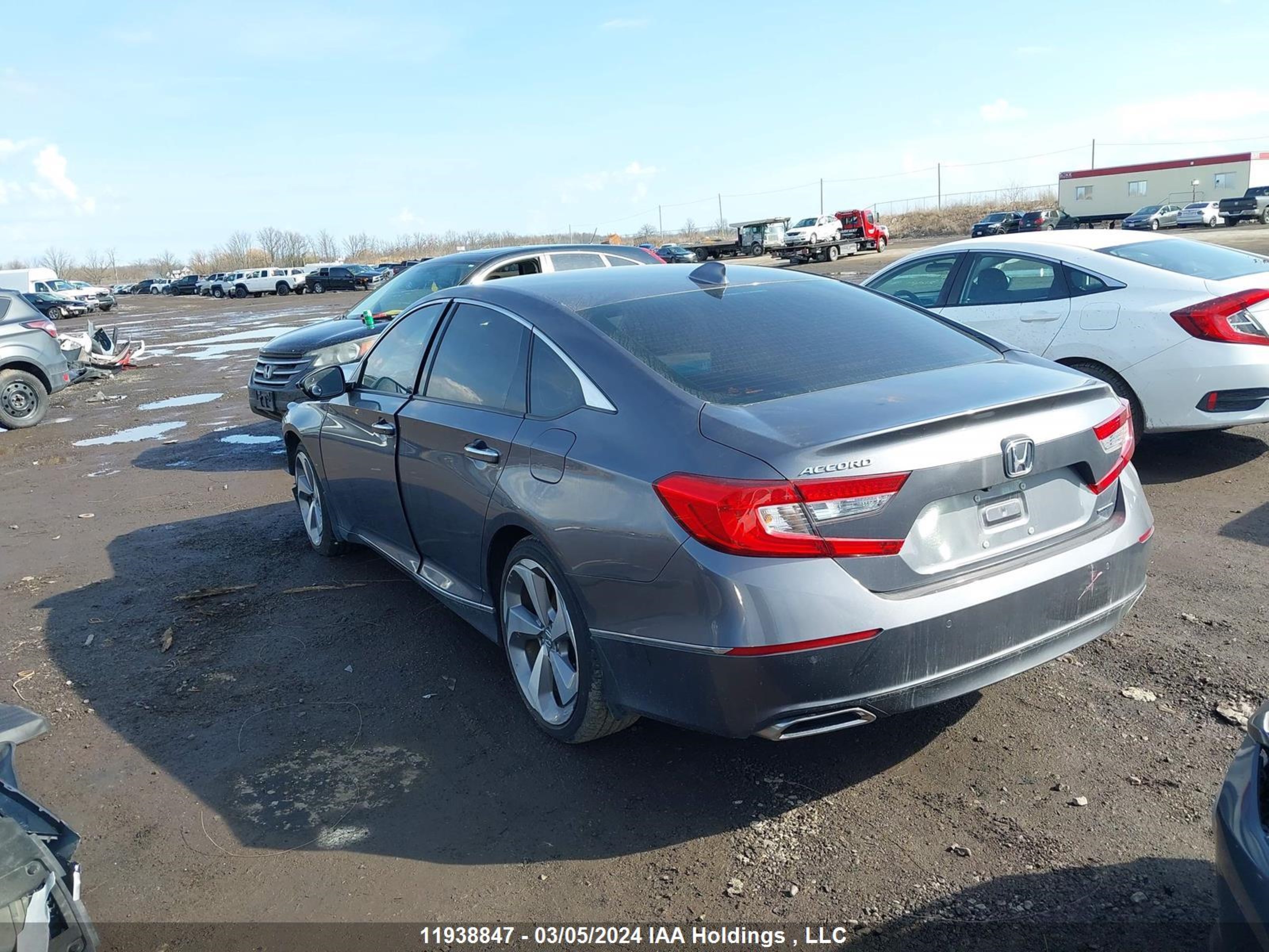 Photo 2 VIN: 1HGCV1F92JA802573 - HONDA ACCORD 