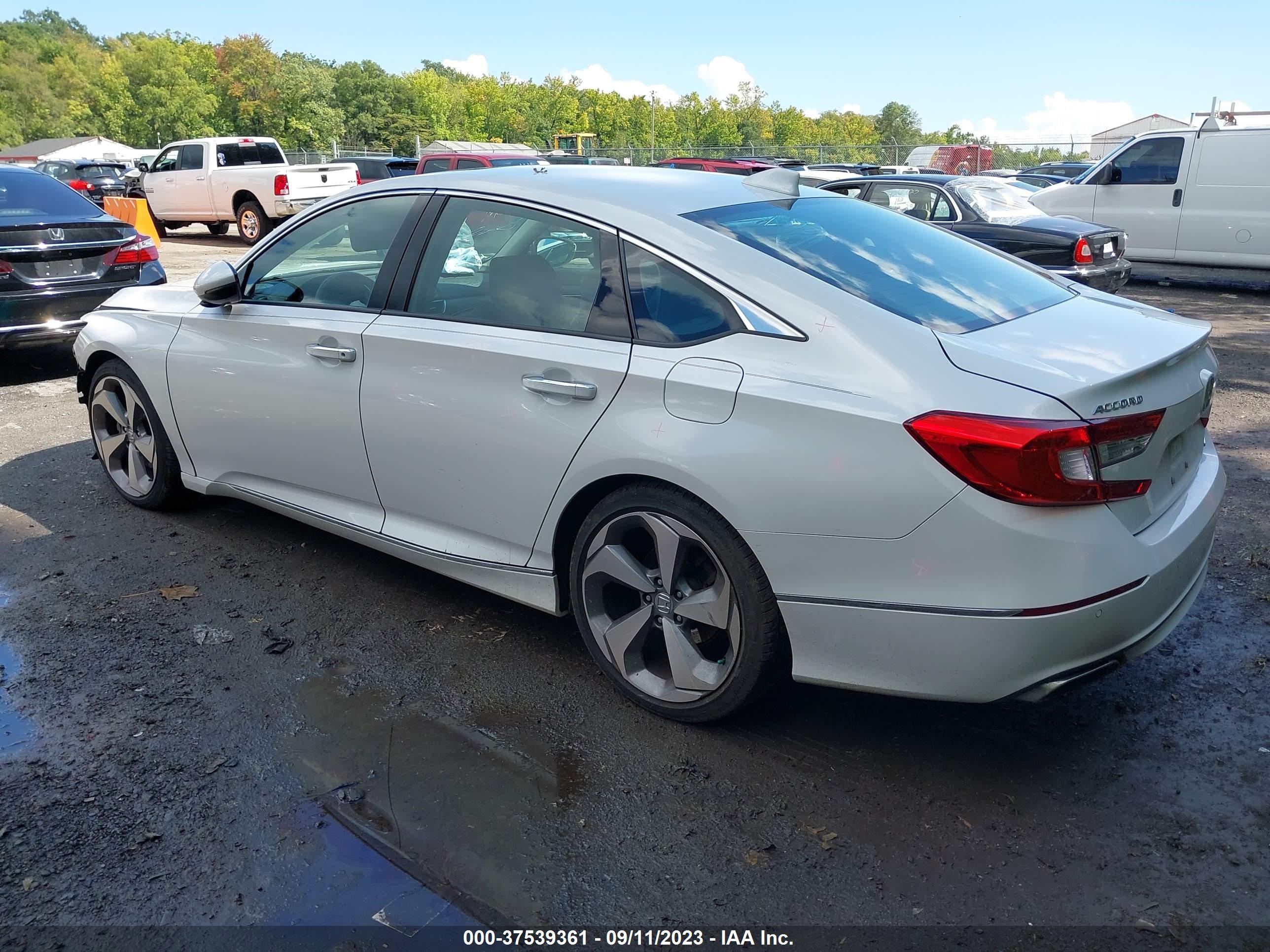 Photo 2 VIN: 1HGCV1F99JA175760 - HONDA ACCORD 