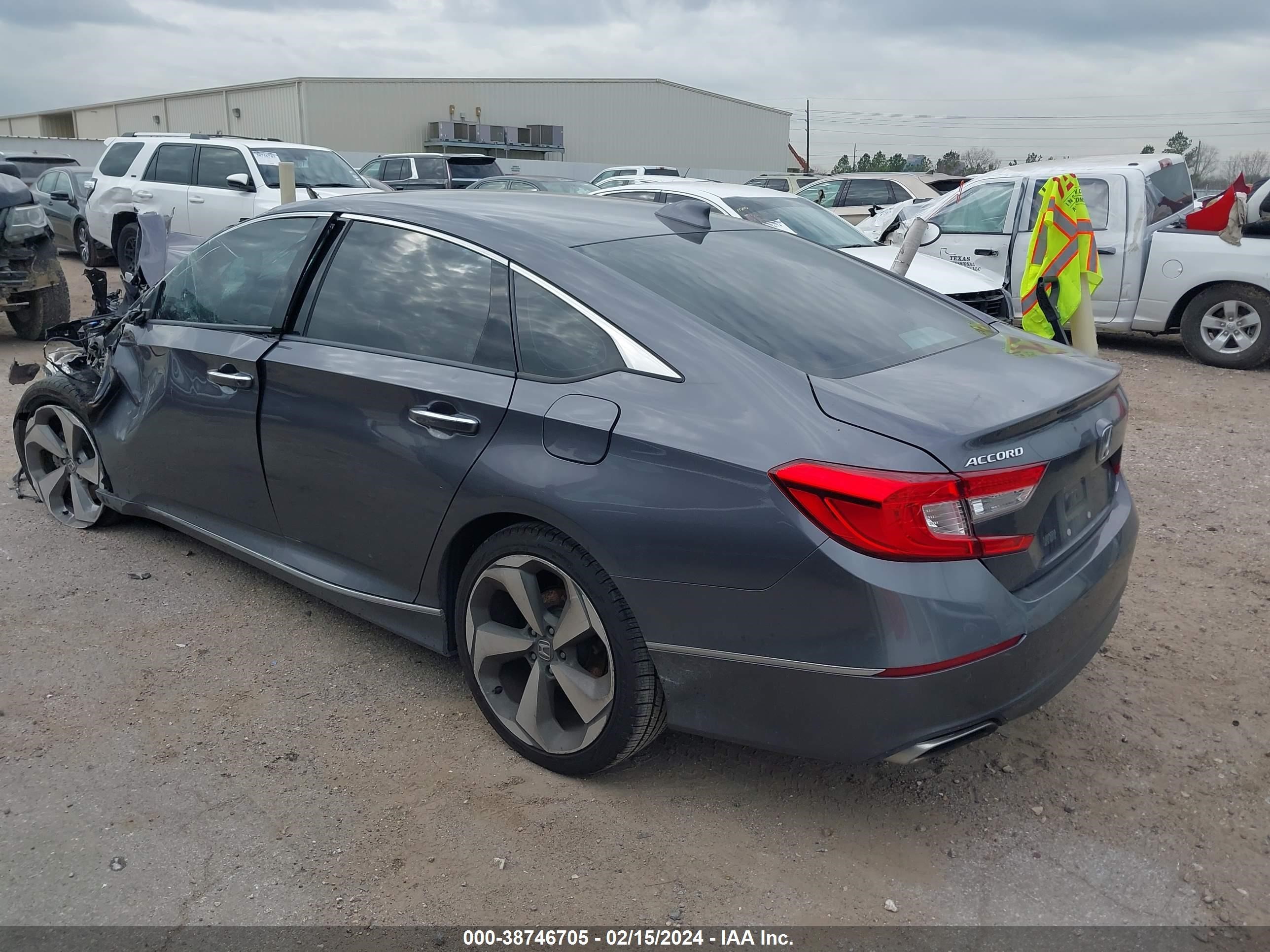 Photo 2 VIN: 1HGCV1F99JA197872 - HONDA ACCORD 