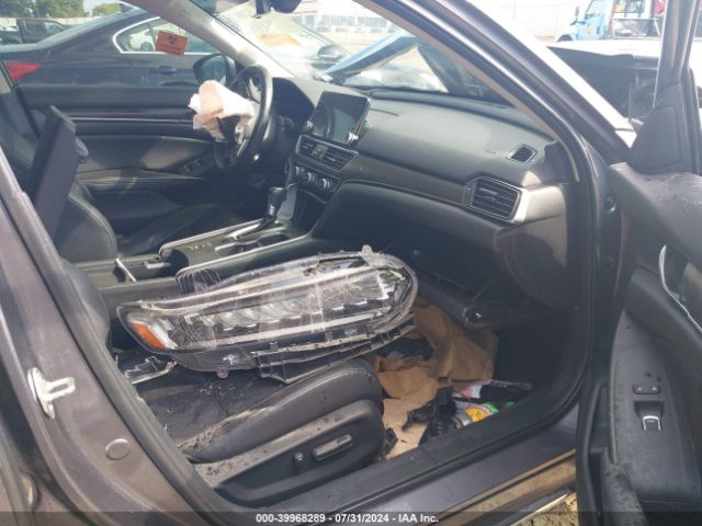 Photo 4 VIN: 1HGCV1F9XJA005214 - HONDA ACCORD 