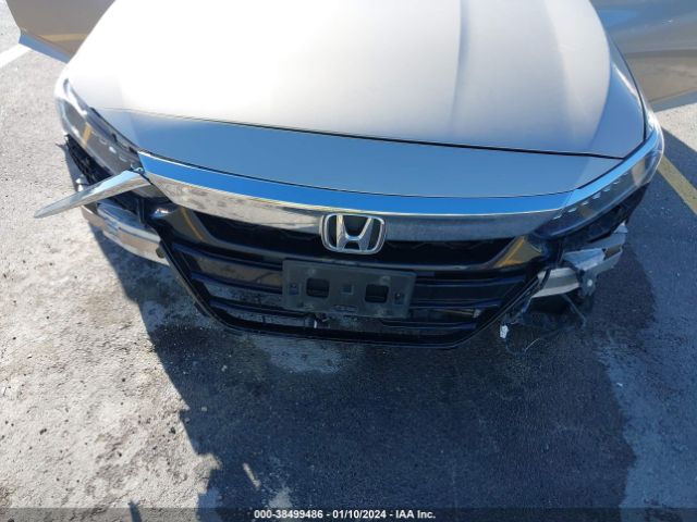 Photo 5 VIN: 1HGCV1F9XJA139429 - HONDA ACCORD 