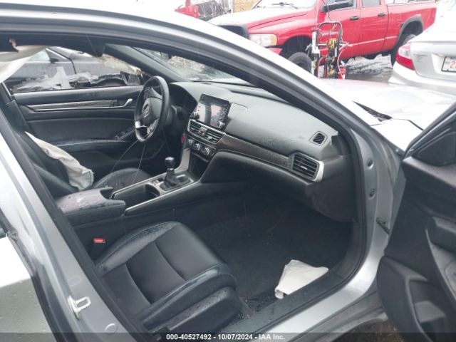 Photo 4 VIN: 1HGCV2E31JA000812 - HONDA ACCORD 