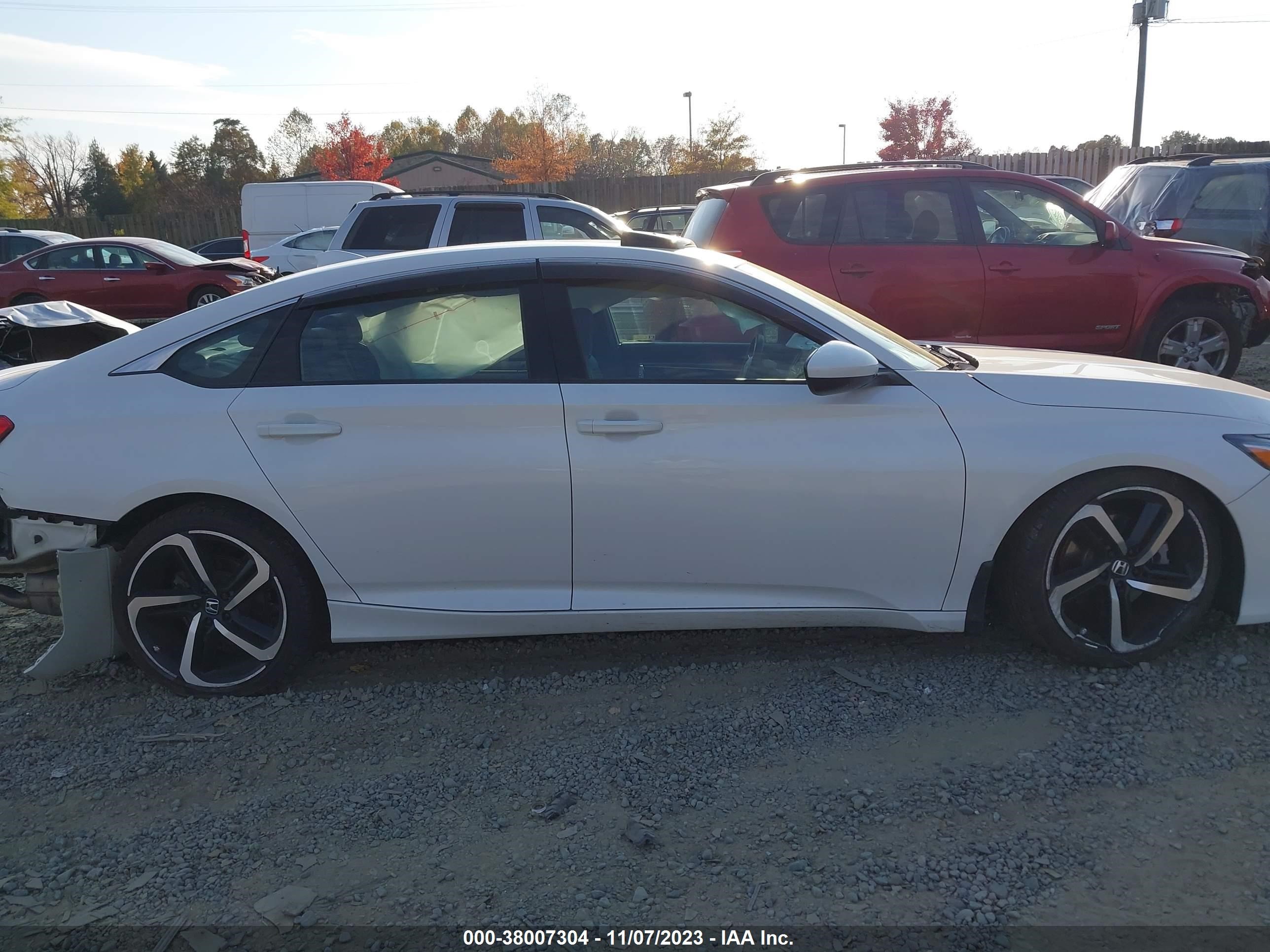 Photo 13 VIN: 1HGCV2E32KA011576 - HONDA ACCORD 