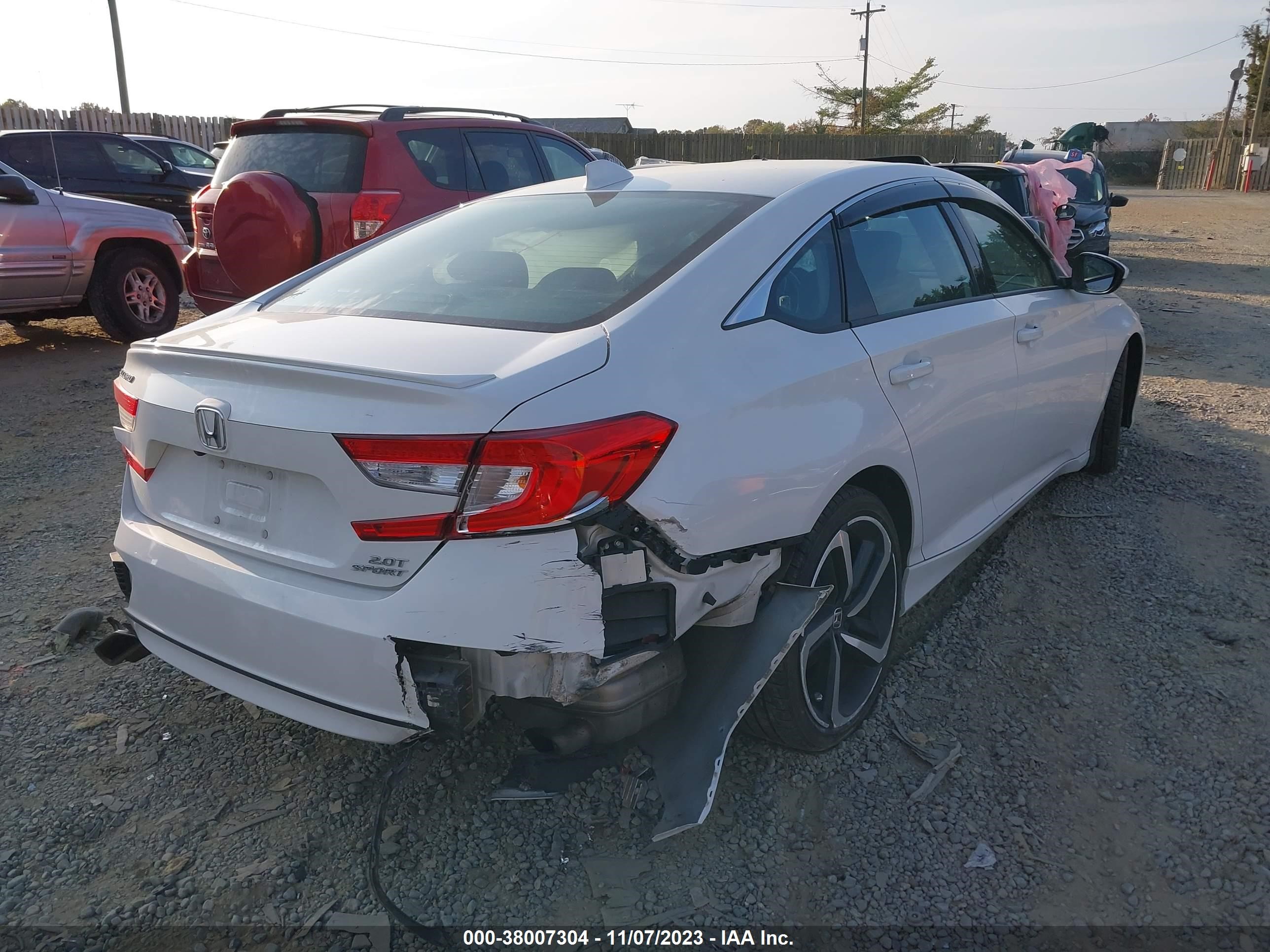 Photo 3 VIN: 1HGCV2E32KA011576 - HONDA ACCORD 