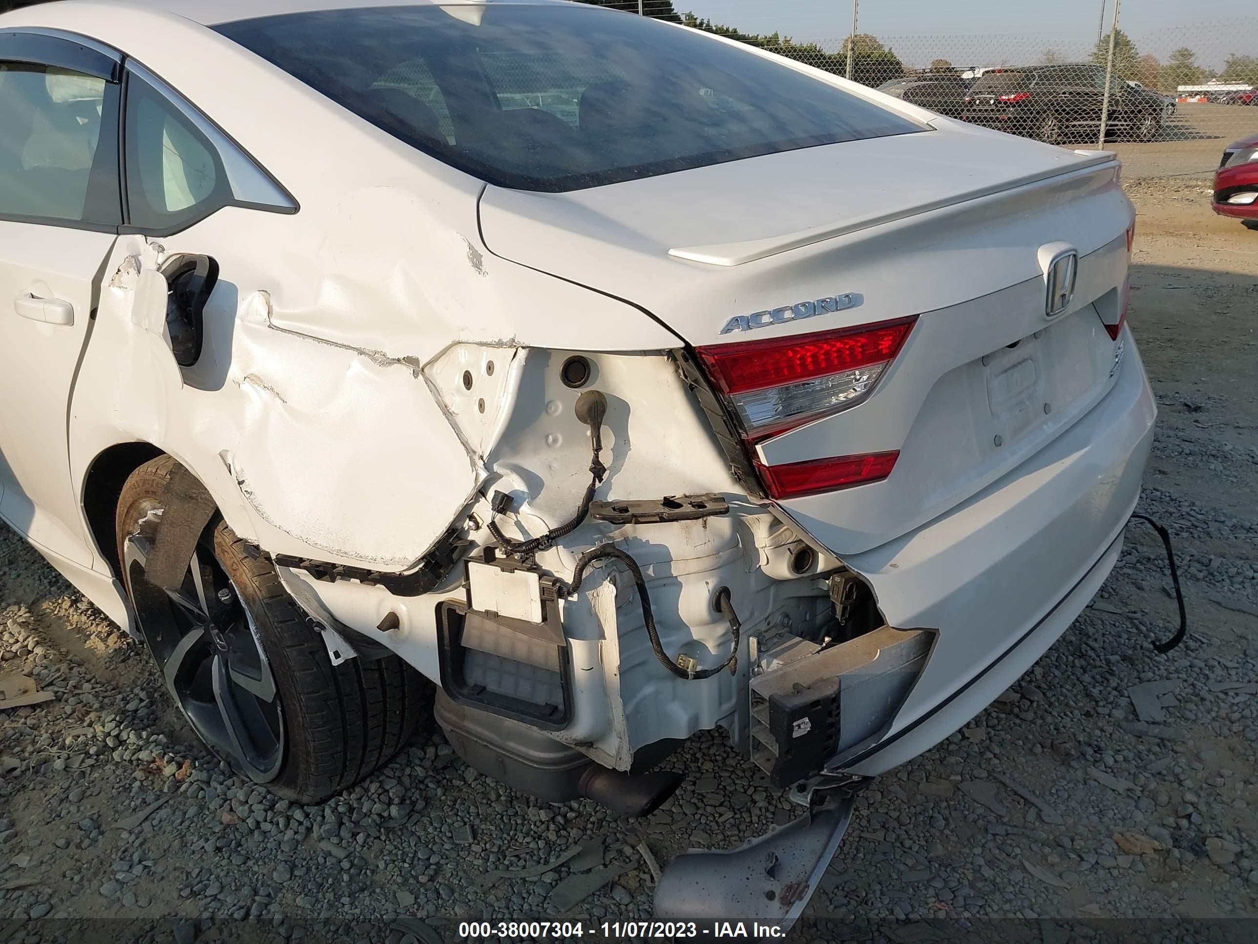 Photo 5 VIN: 1HGCV2E32KA011576 - HONDA ACCORD 