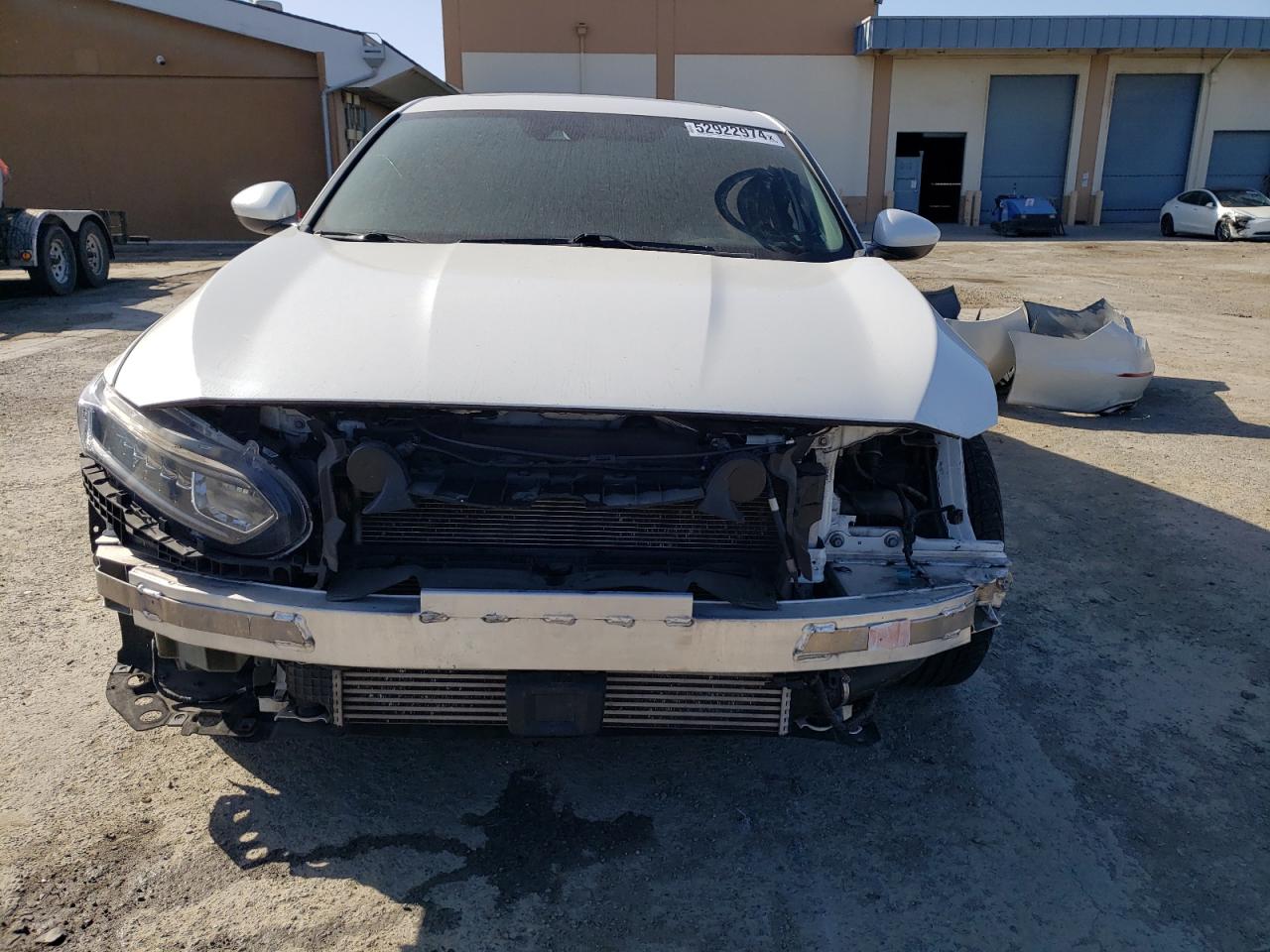 Photo 4 VIN: 1HGCV2F30JA009595 - HONDA ACCORD 