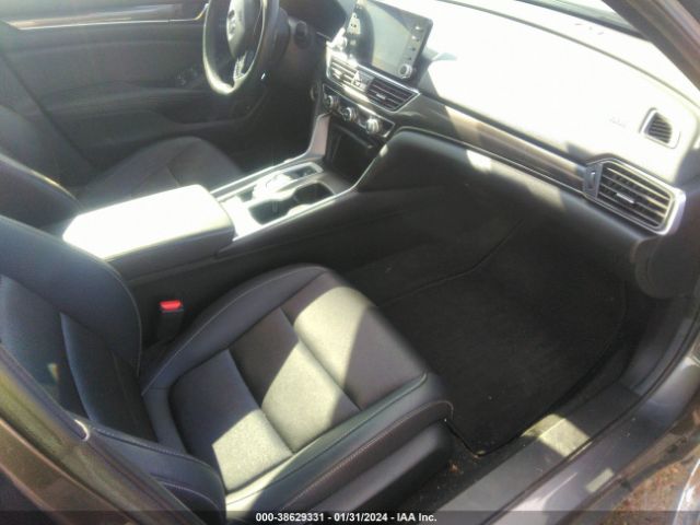 Photo 4 VIN: 1HGCV2F30KA019979 - HONDA ACCORD 