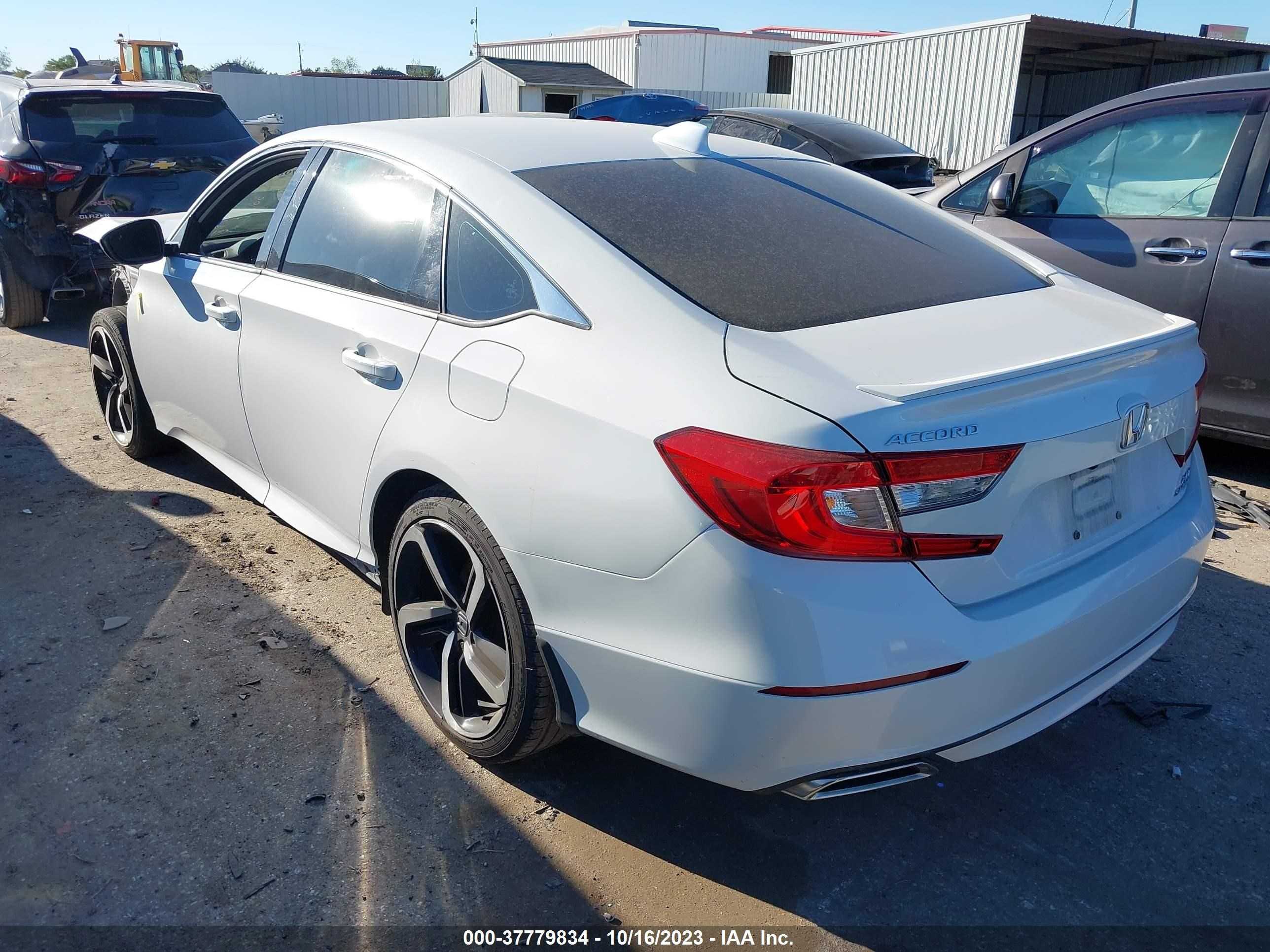 Photo 2 VIN: 1HGCV2F31KA030070 - HONDA ACCORD 