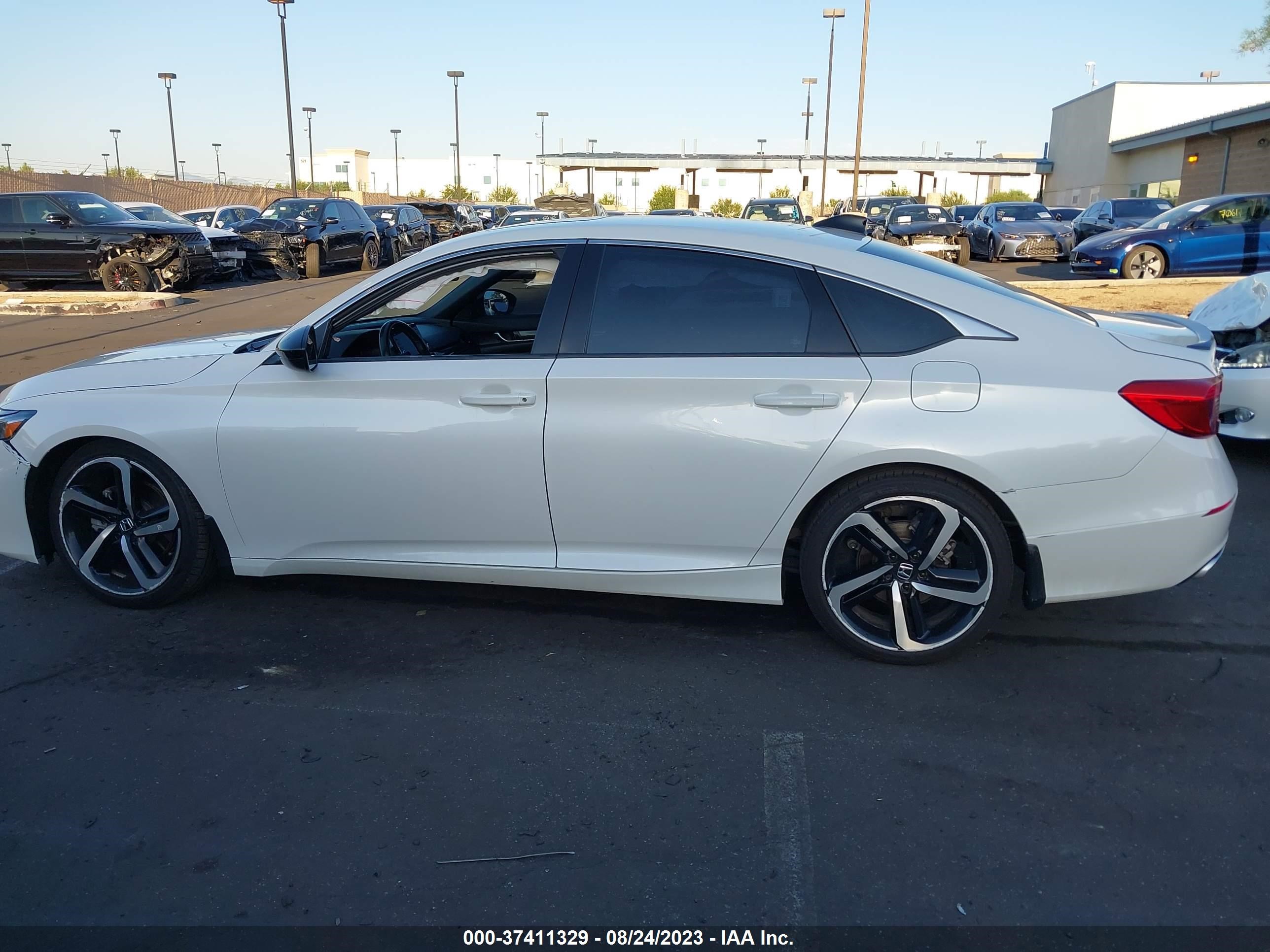 Photo 14 VIN: 1HGCV2F31NA001608 - HONDA ACCORD 