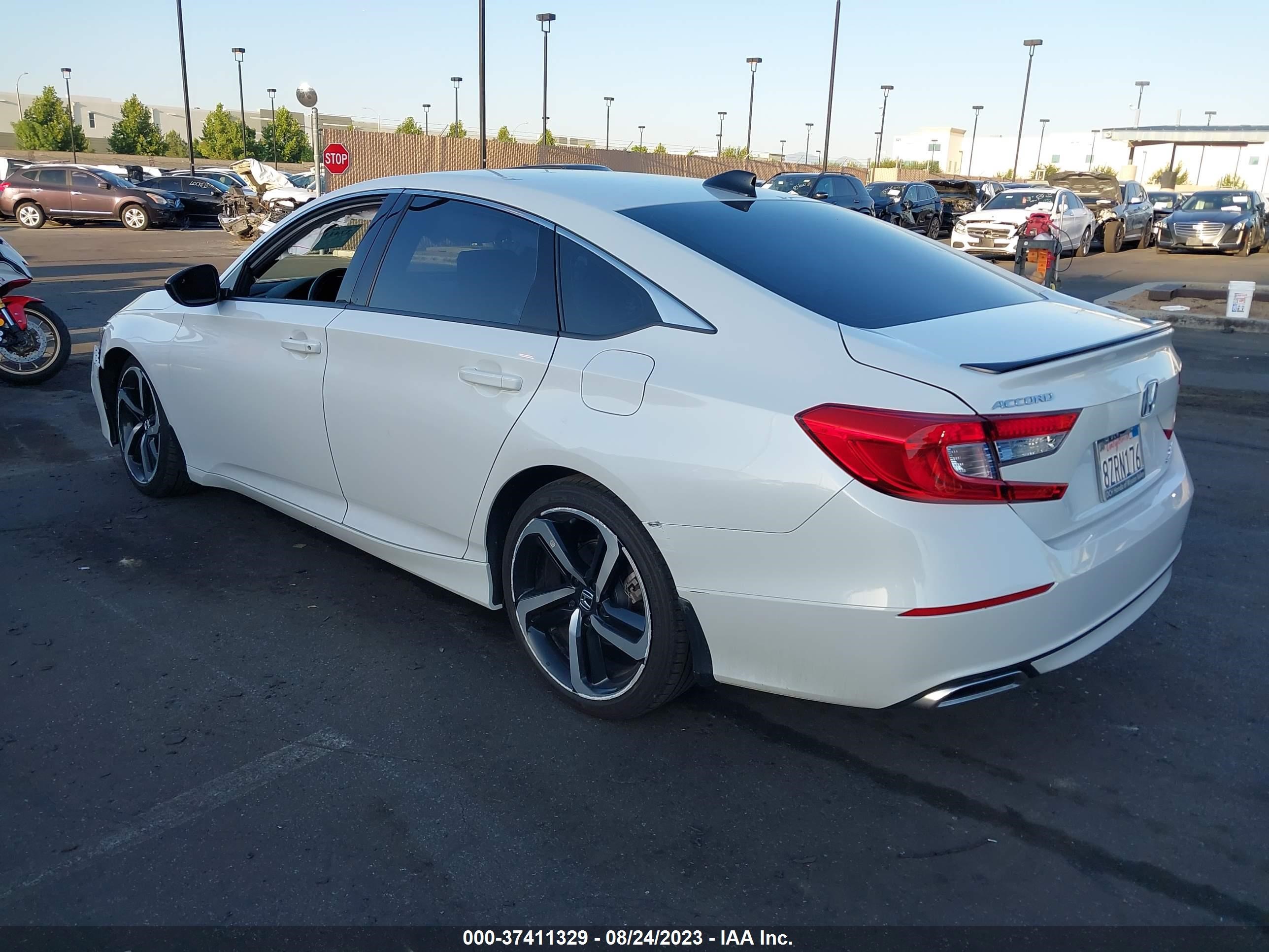 Photo 2 VIN: 1HGCV2F31NA001608 - HONDA ACCORD 