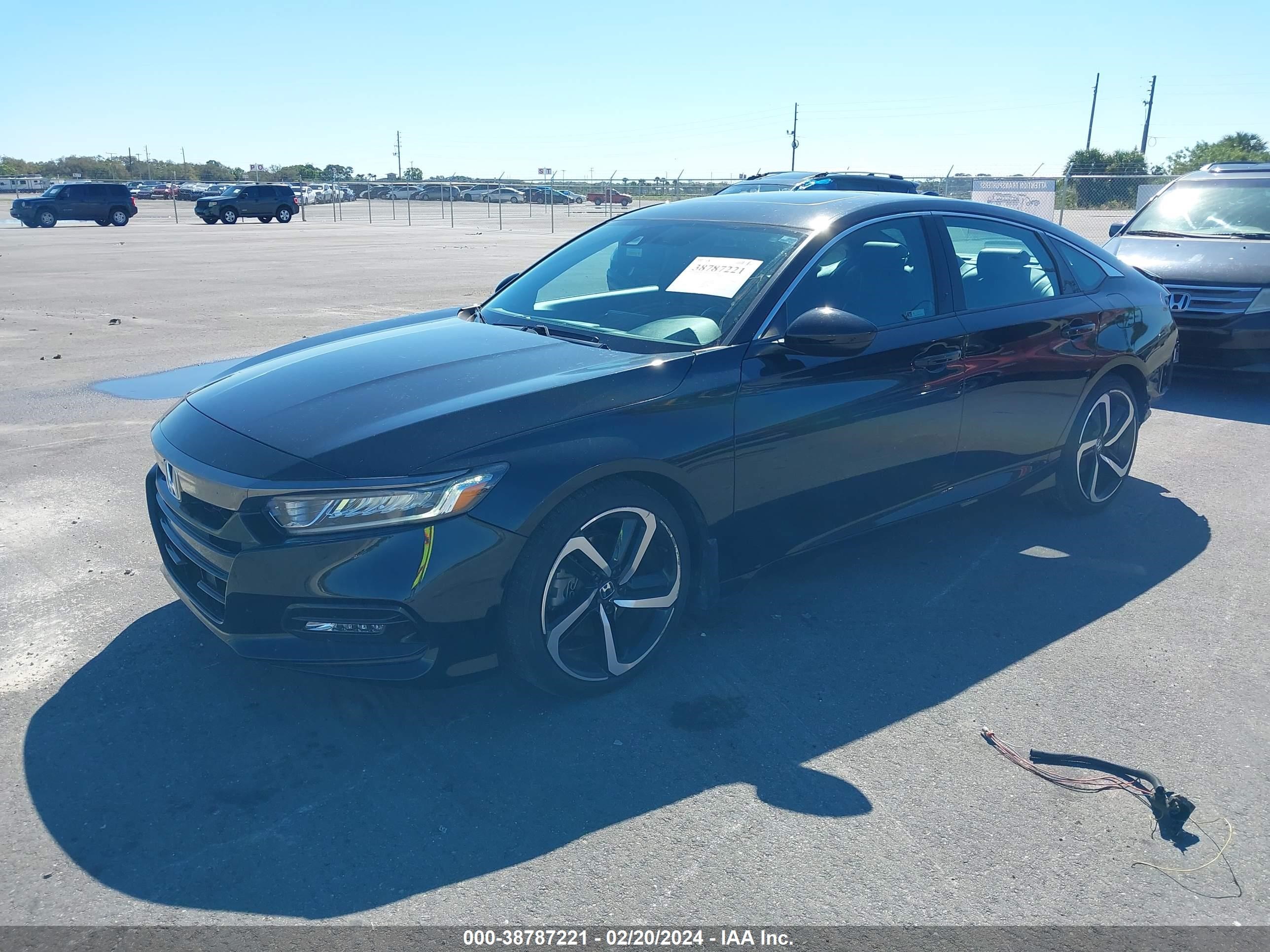 Photo 1 VIN: 1HGCV2F32KA025427 - HONDA ACCORD 