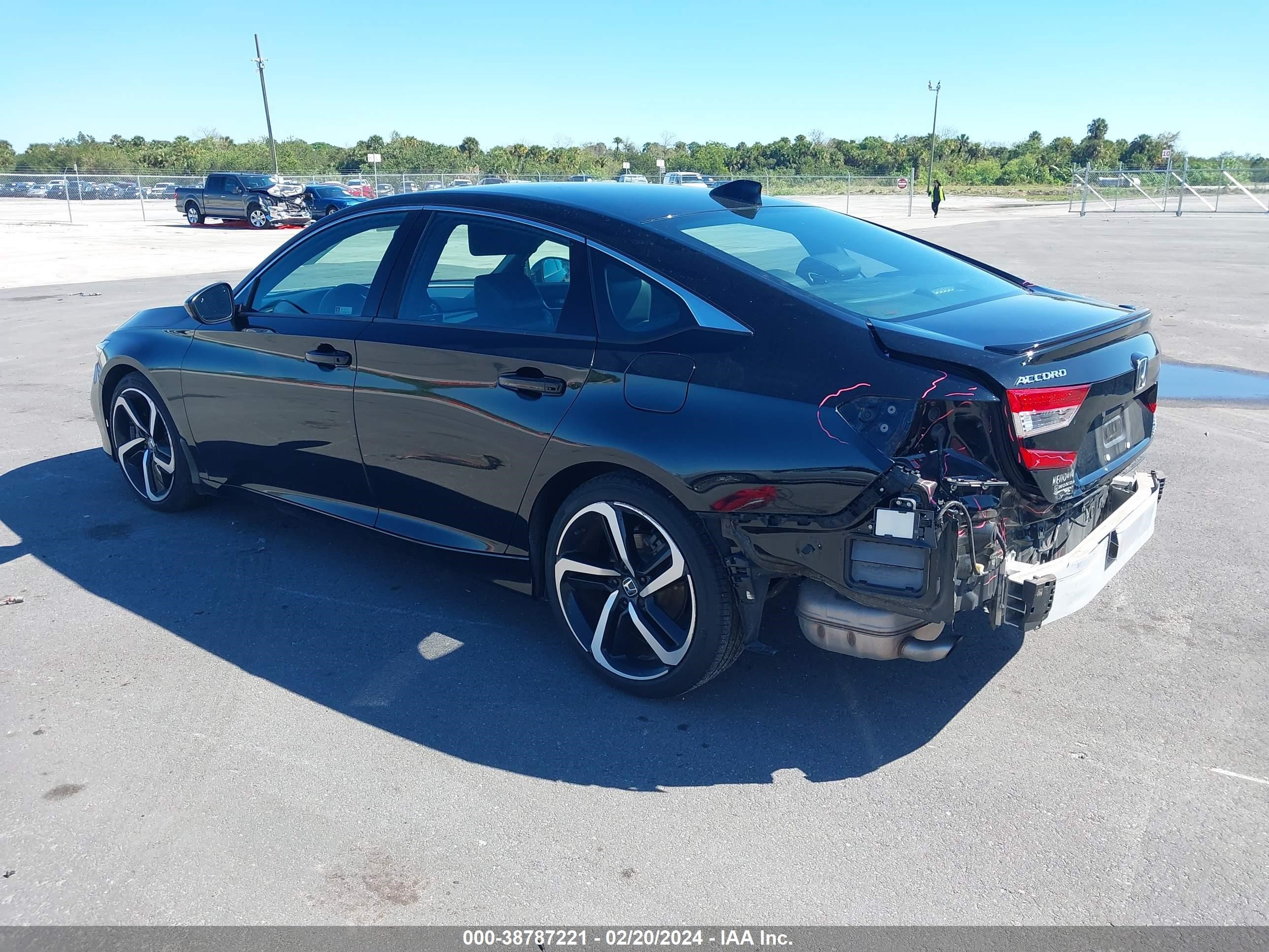 Photo 2 VIN: 1HGCV2F32KA025427 - HONDA ACCORD 