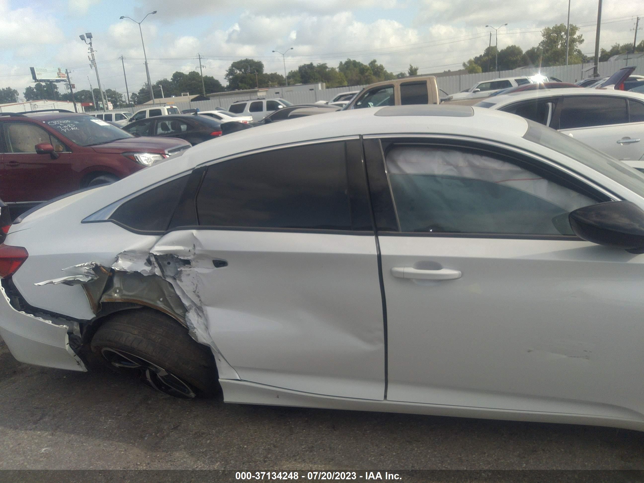 Photo 11 VIN: 1HGCV2F32MA016097 - HONDA ACCORD 