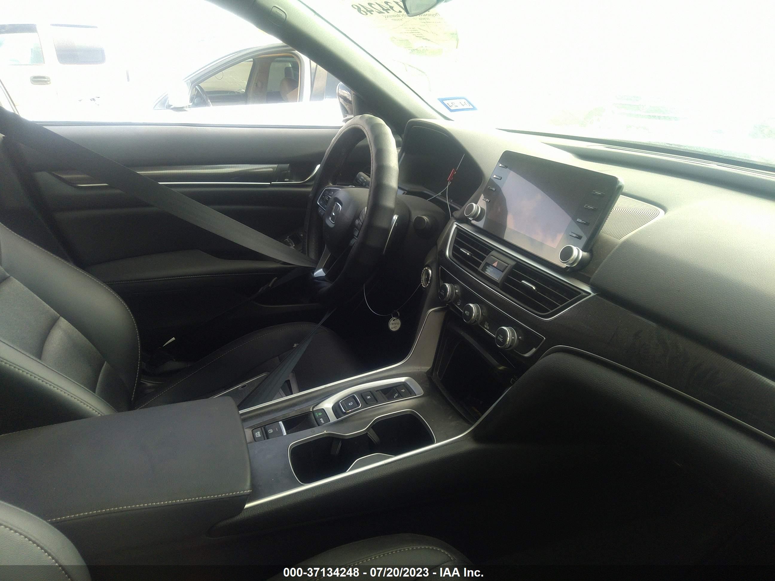 Photo 4 VIN: 1HGCV2F32MA016097 - HONDA ACCORD 