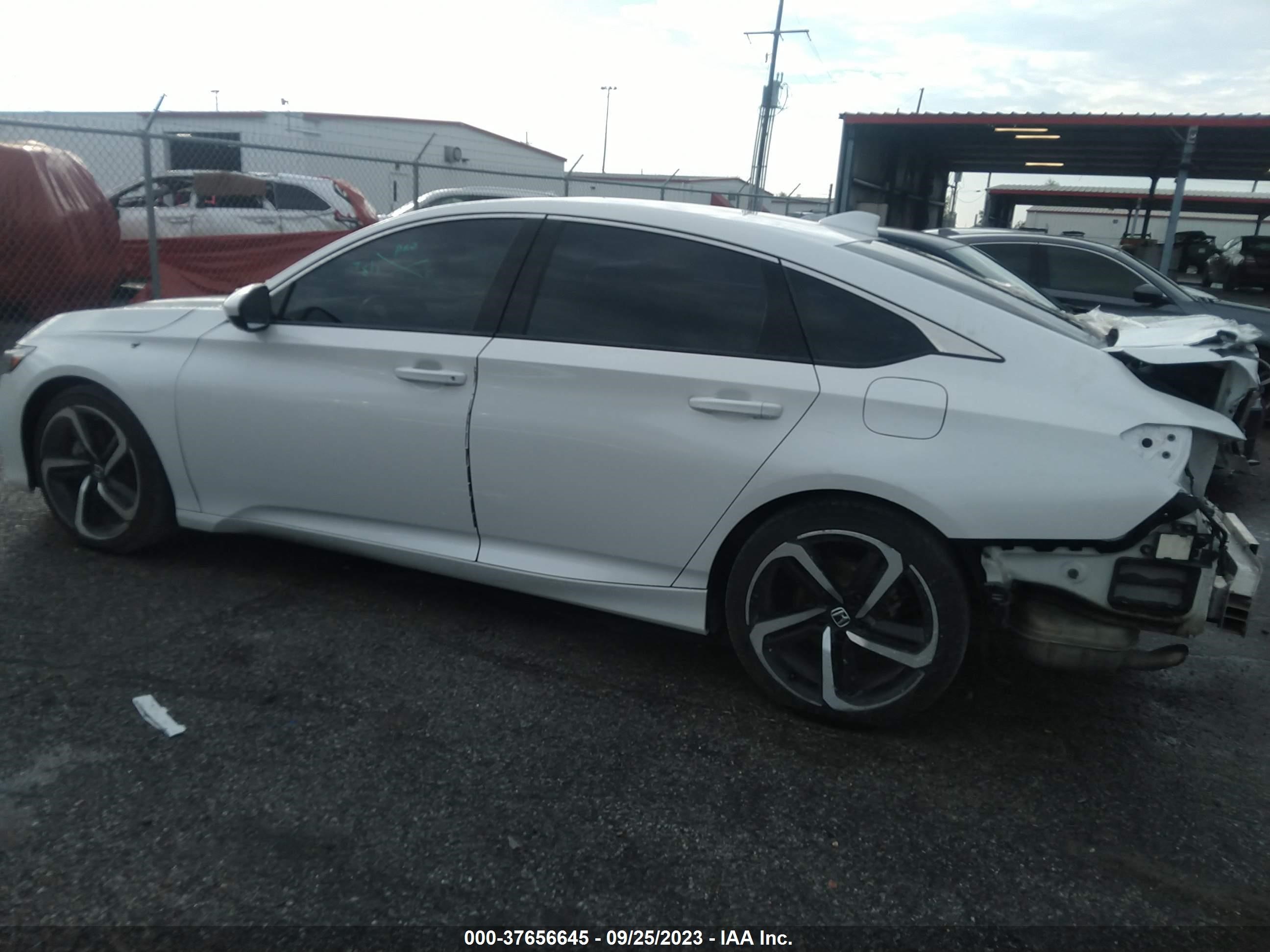 Photo 13 VIN: 1HGCV2F34JA045984 - HONDA ACCORD 