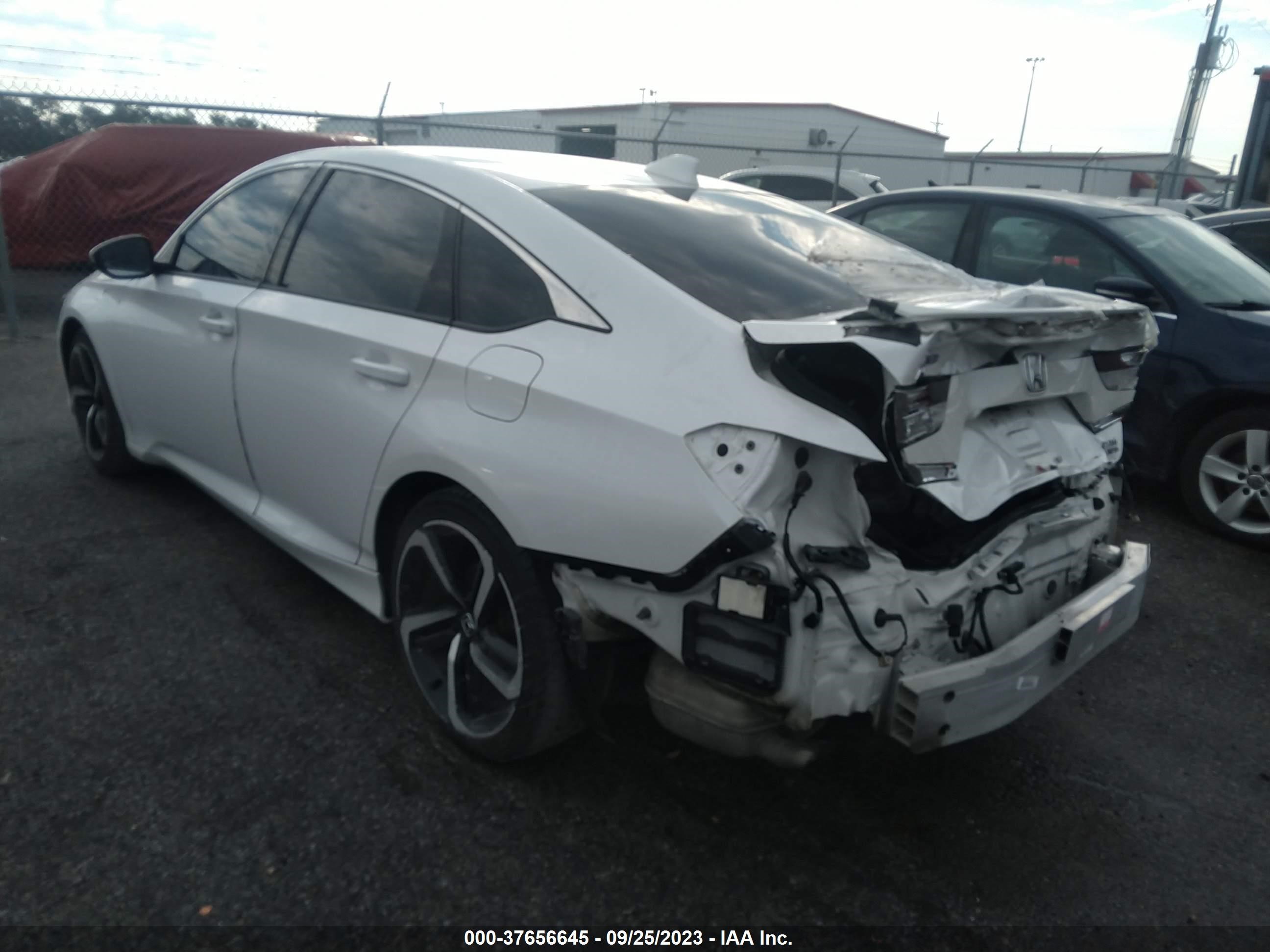 Photo 2 VIN: 1HGCV2F34JA045984 - HONDA ACCORD 