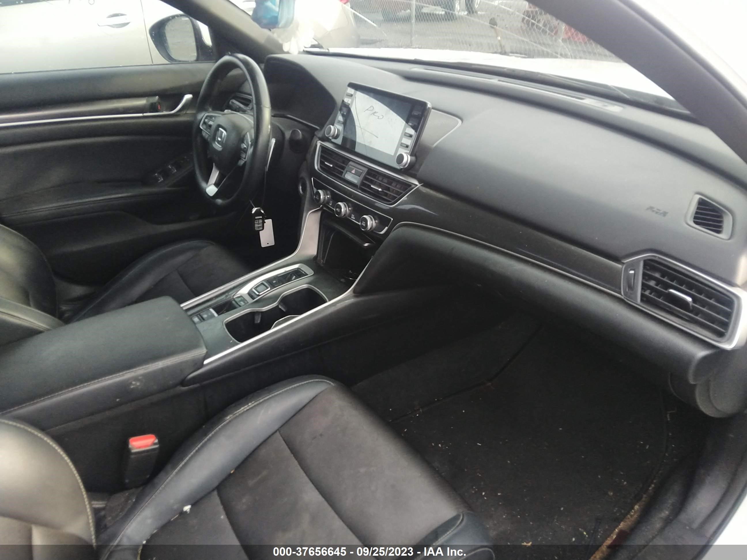 Photo 4 VIN: 1HGCV2F34JA045984 - HONDA ACCORD 