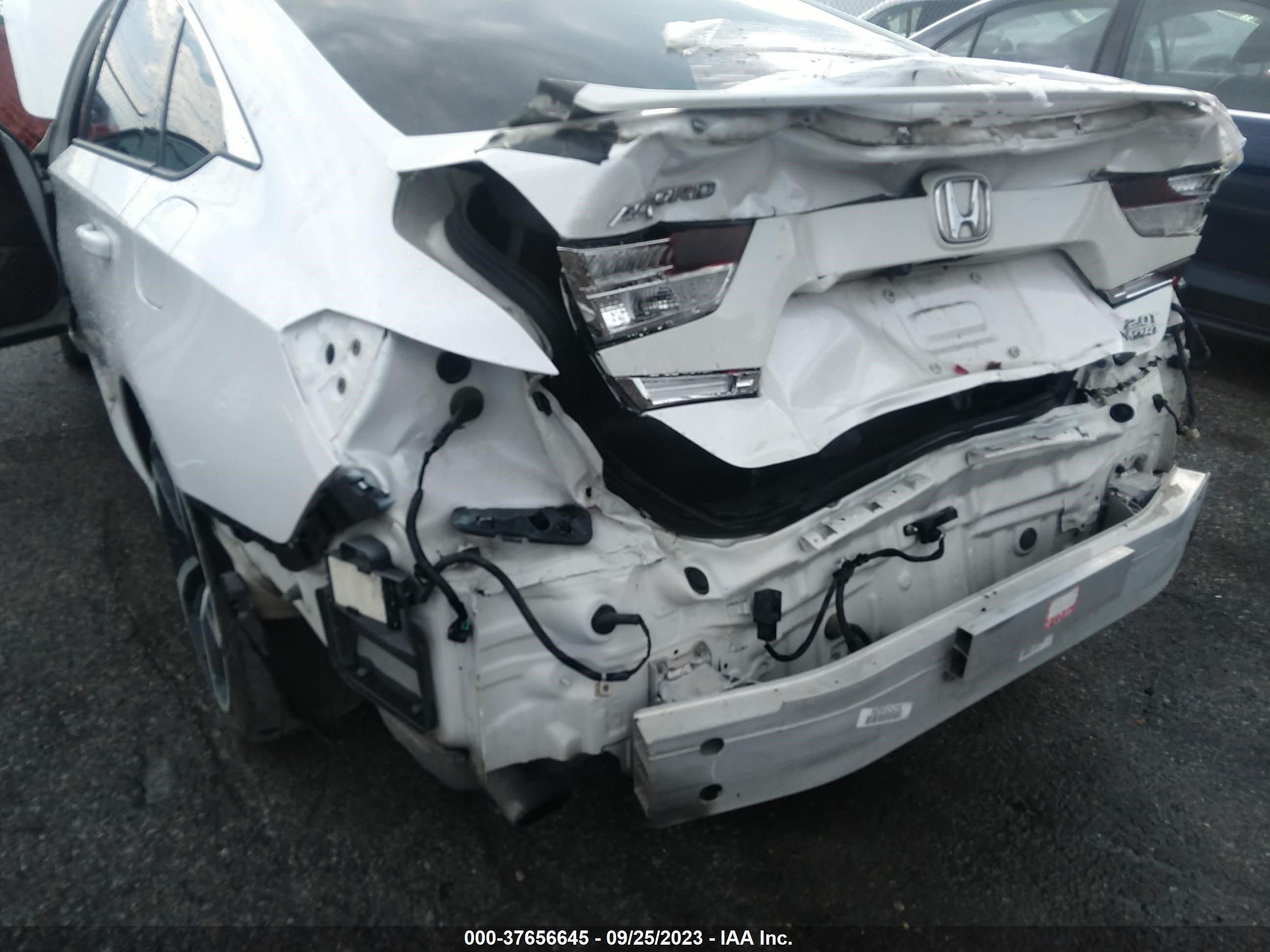 Photo 5 VIN: 1HGCV2F34JA045984 - HONDA ACCORD 