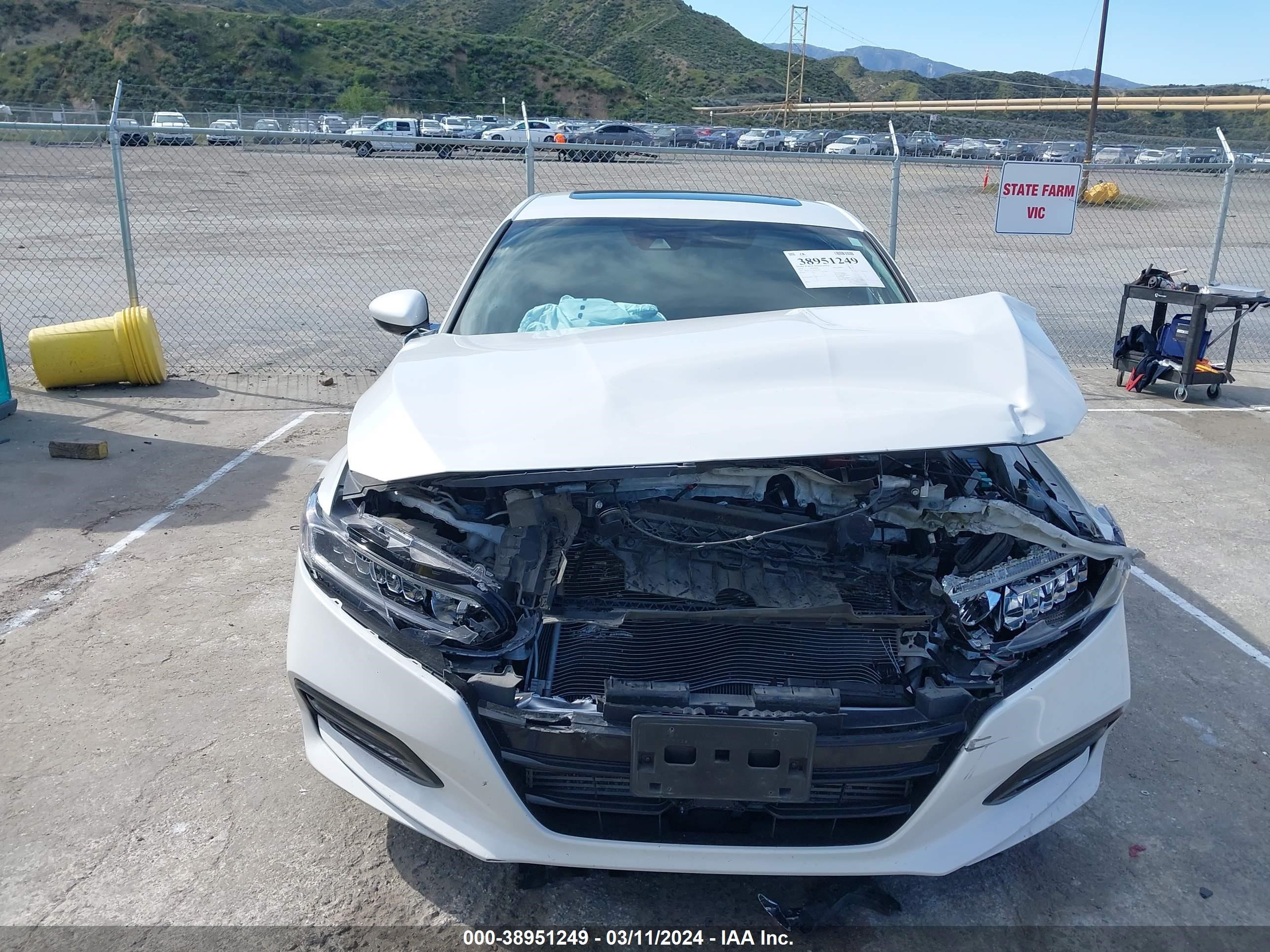 Photo 11 VIN: 1HGCV2F34JA054006 - HONDA ACCORD 