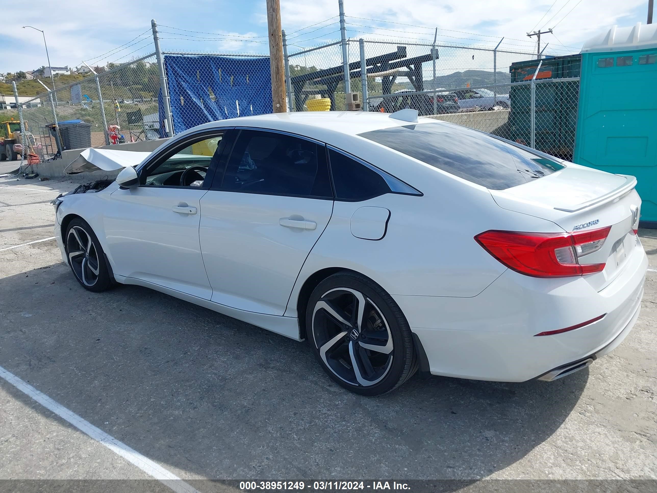 Photo 2 VIN: 1HGCV2F34JA054006 - HONDA ACCORD 