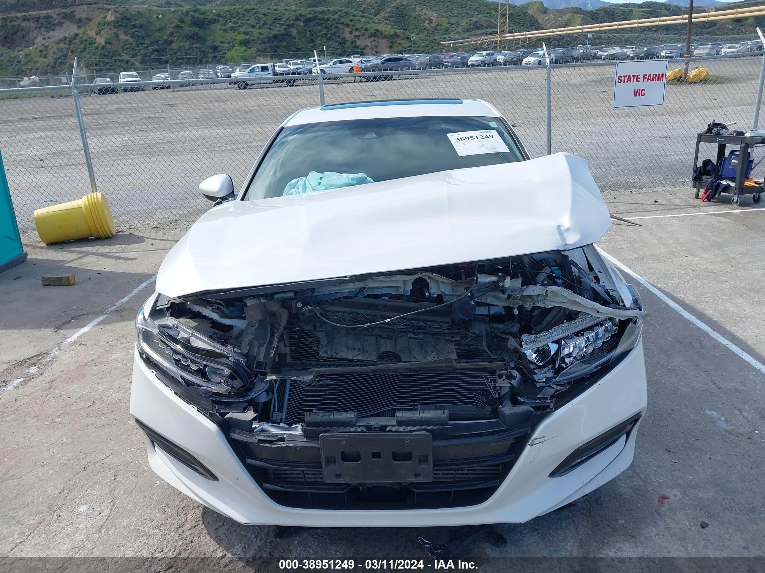 Photo 5 VIN: 1HGCV2F34JA054006 - HONDA ACCORD 