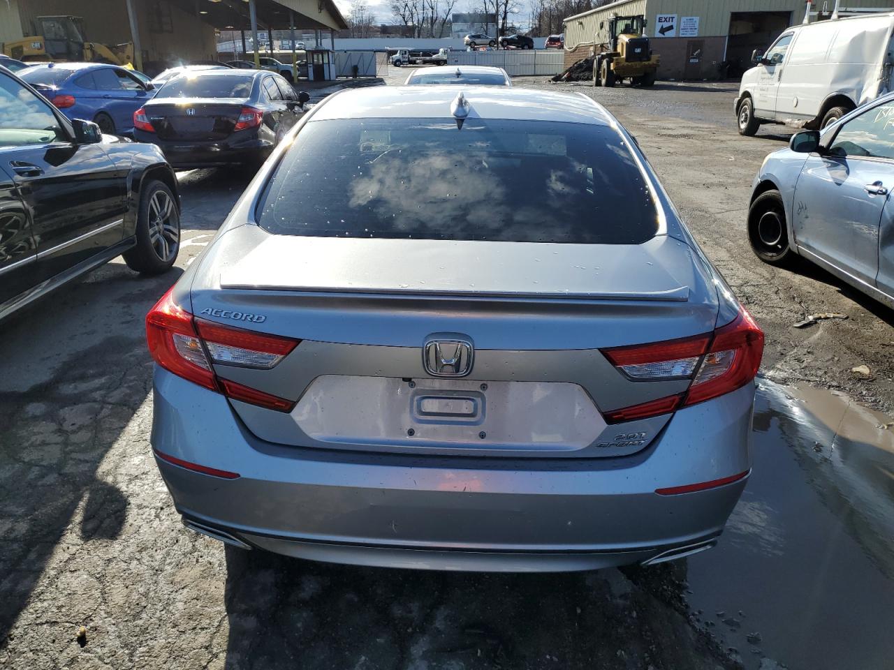 Photo 5 VIN: 1HGCV2F35JA017272 - HONDA ACCORD 