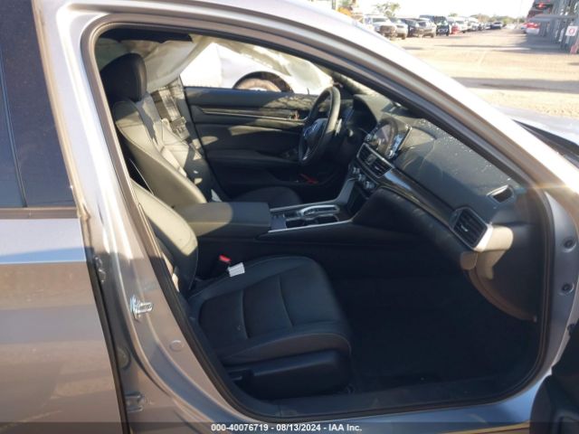 Photo 4 VIN: 1HGCV2F35NA015561 - HONDA ACCORD 