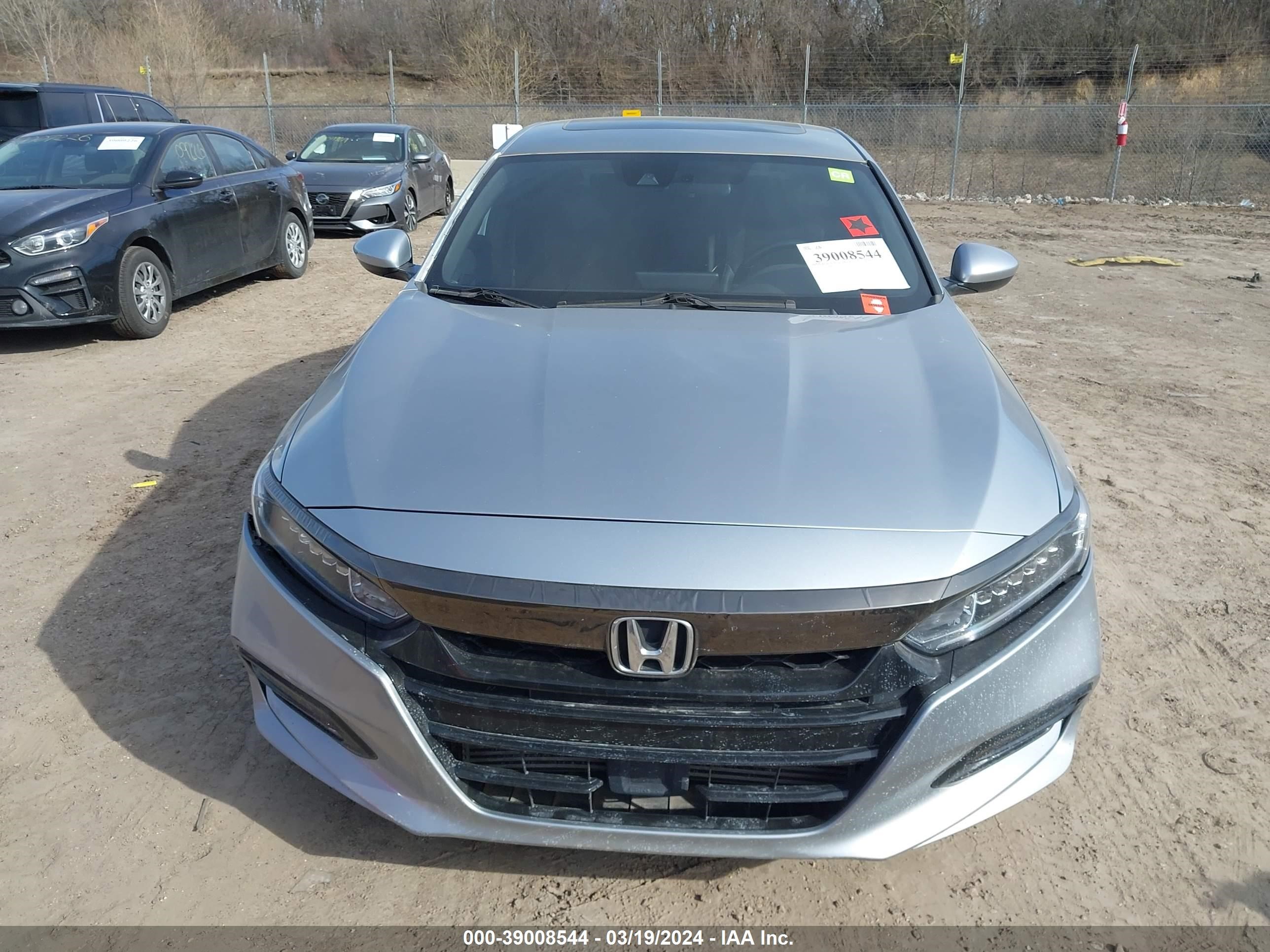 Photo 11 VIN: 1HGCV2F37JA004183 - HONDA ACCORD 