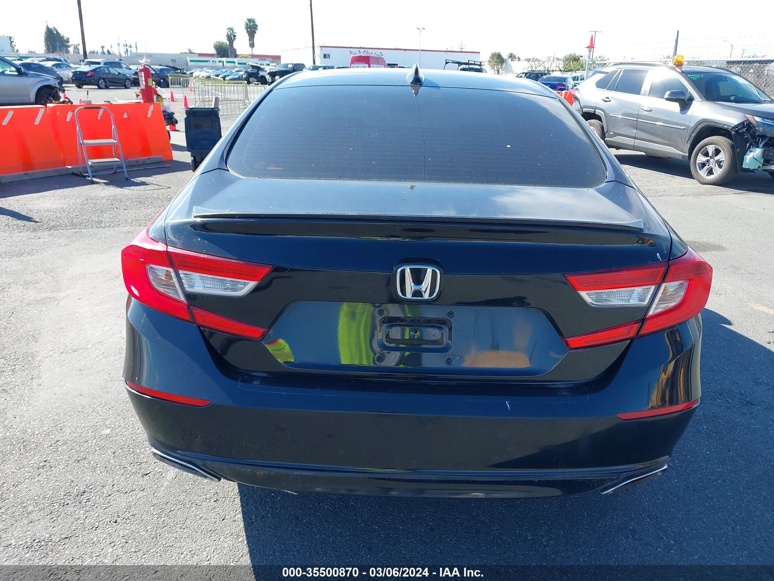 Photo 15 VIN: 1HGCV2F37JA047261 - HONDA ACCORD 