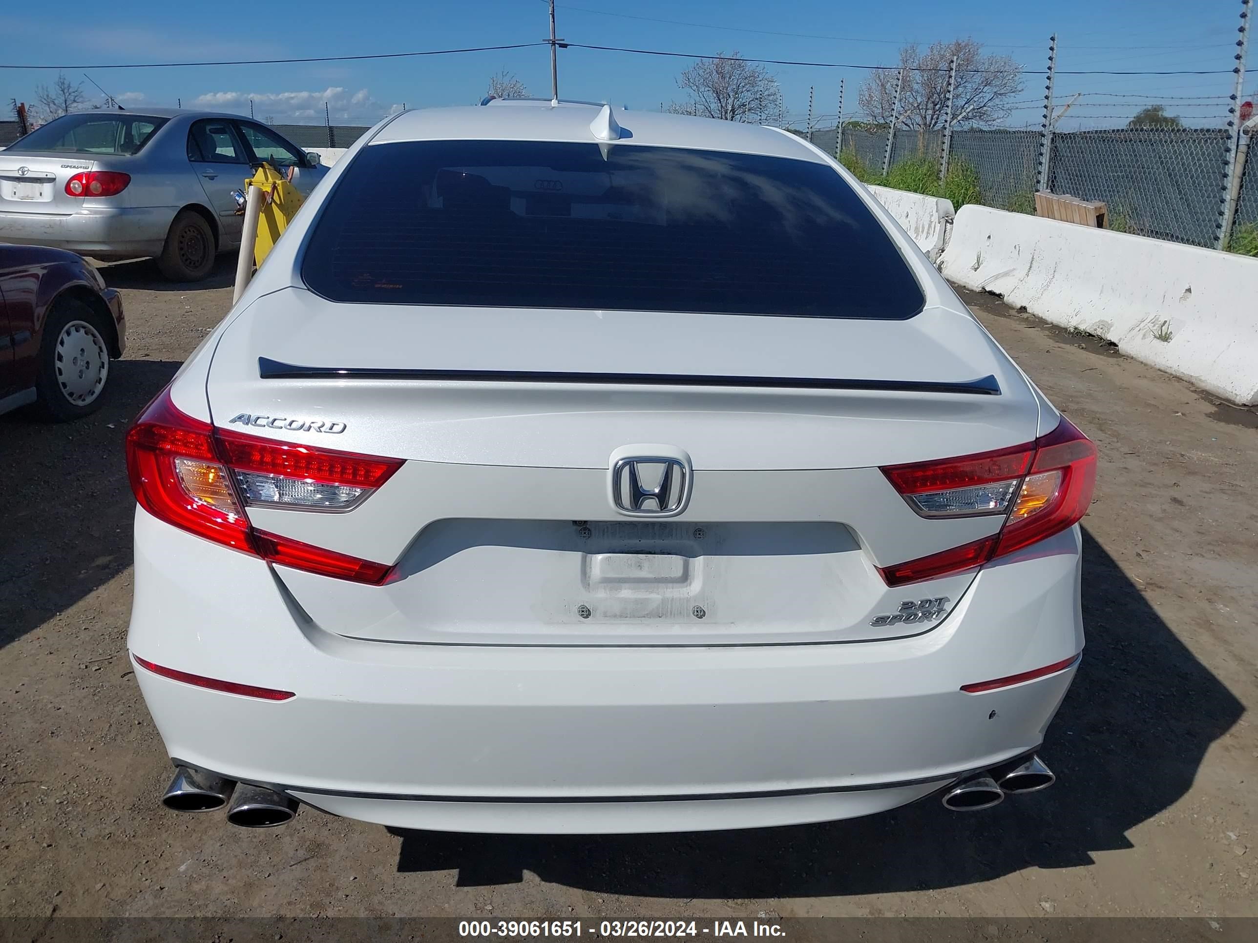 Photo 16 VIN: 1HGCV2F38JA030548 - HONDA ACCORD 