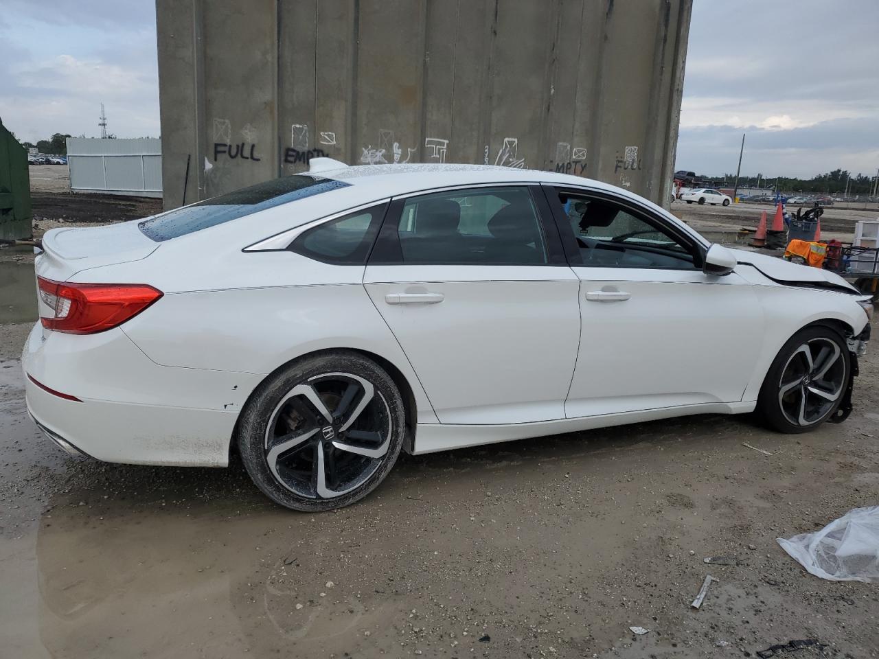 Photo 2 VIN: 1HGCV2F38JA038794 - HONDA ACCORD 