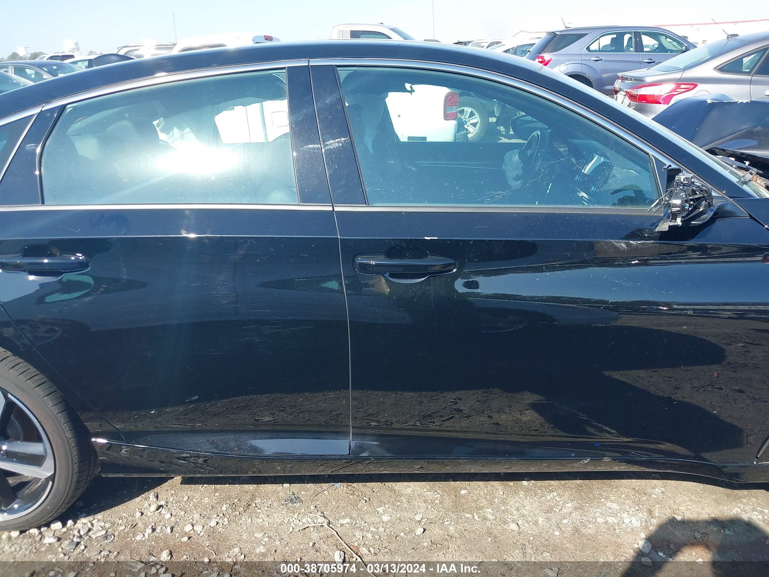 Photo 13 VIN: 1HGCV2F38NA012346 - HONDA ACCORD 