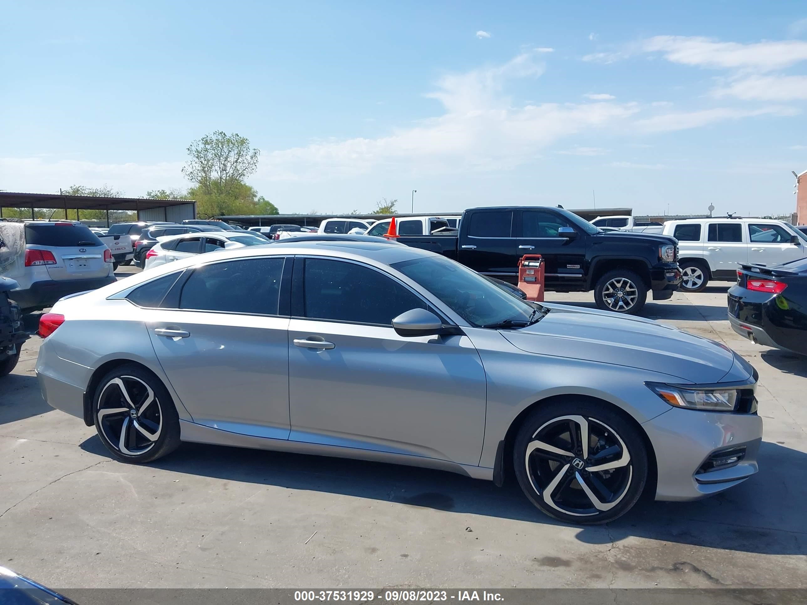 Photo 12 VIN: 1HGCV2F39JA009241 - HONDA ACCORD 