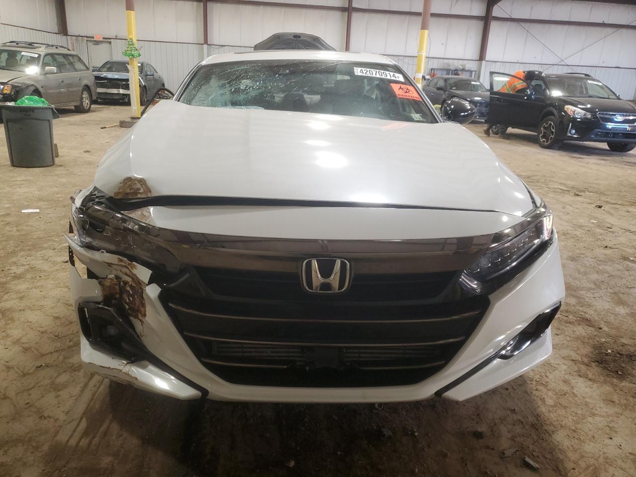 Photo 4 VIN: 1HGCV2F39NA020908 - HONDA ACCORD 