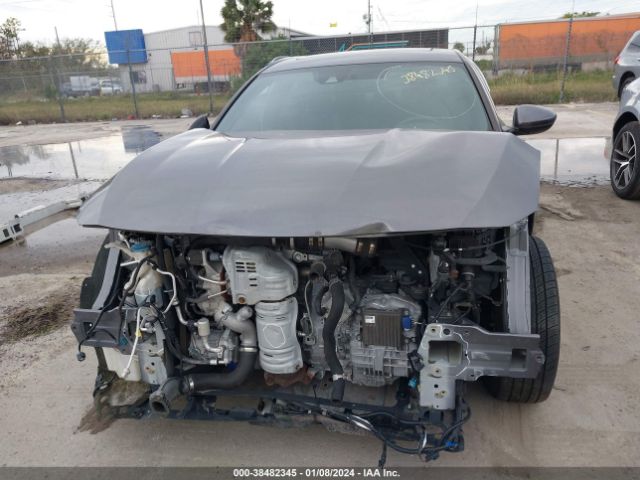 Photo 5 VIN: 1HGCV2F3XJA015288 - HONDA ACCORD 