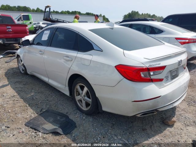 Photo 2 VIN: 1HGCV2F3XJA034102 - HONDA ACCORD 